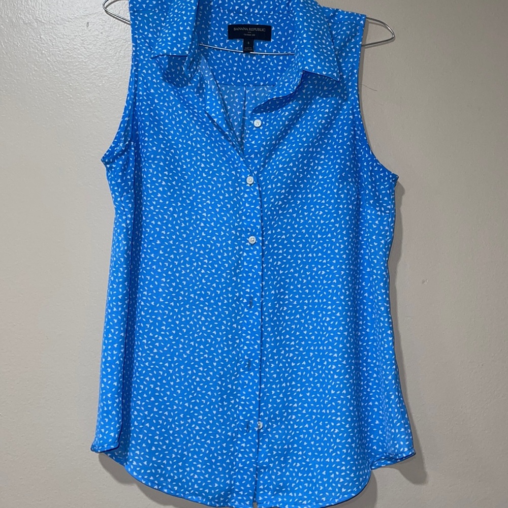 Banana Republic Classic Fit sleeveless blouse